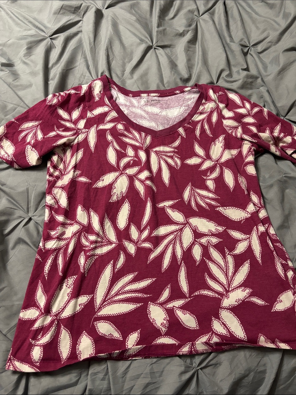 Lane Bryant Berry V-Neck Floral Leaf Print Tee